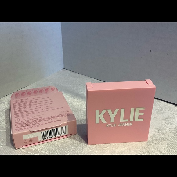 Kylie cosmetics pressed bronzing powder in tequila tan number 200 - Picture 4 of 6